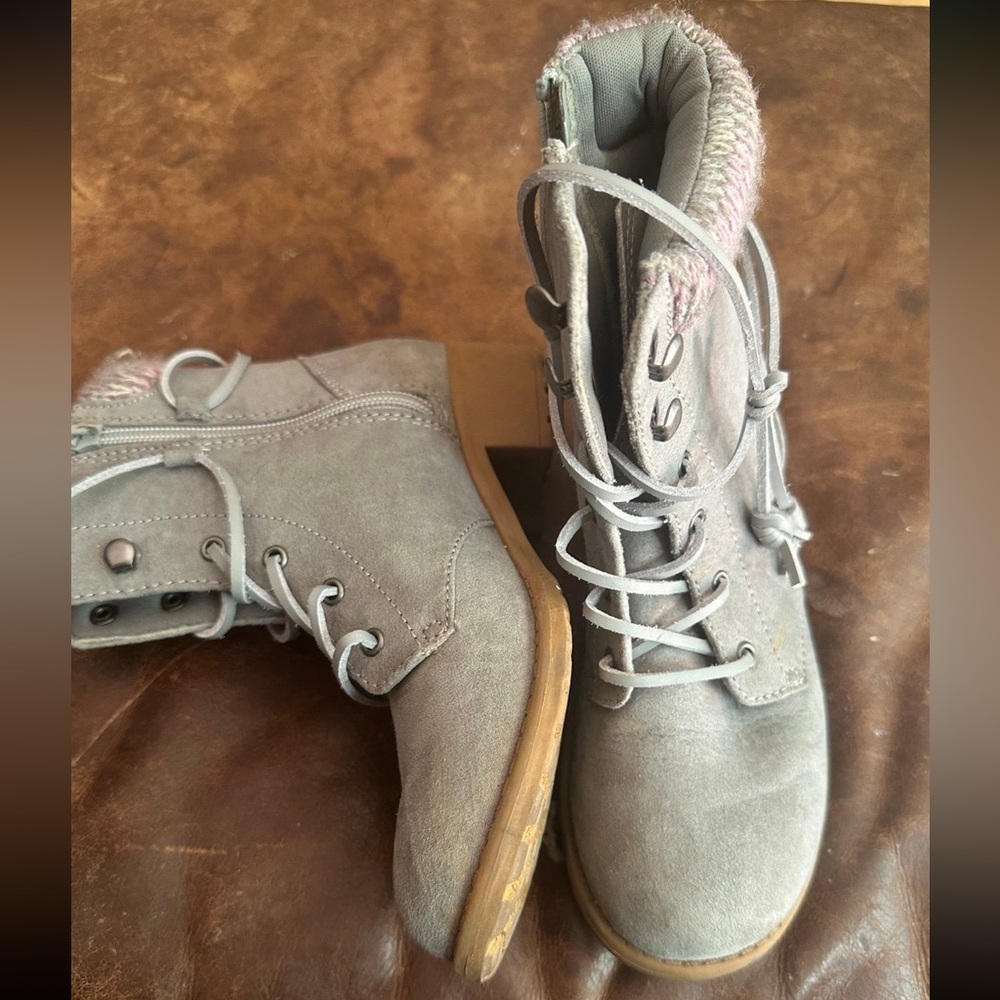 Girls boots